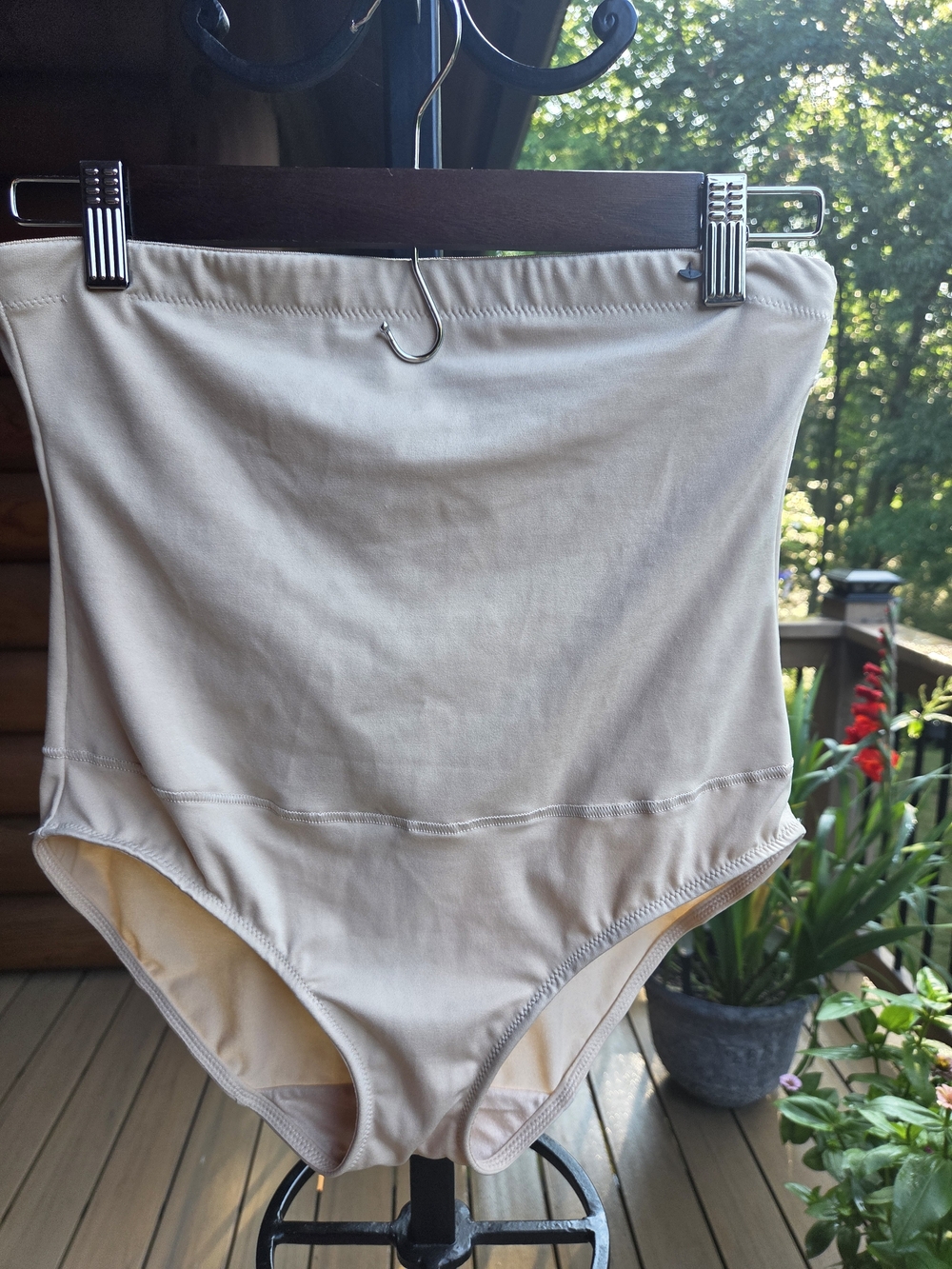 Never Worn Maidenform Beige High-Waist Shaping Brief